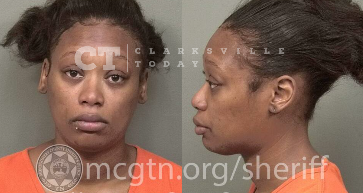 Shalyn Phelps attacks & pepper-sprays man who backed into her car at Walmart