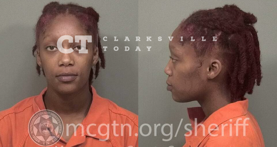 Iyanna Woods punches her boyfriend and his mom in the face during an argument