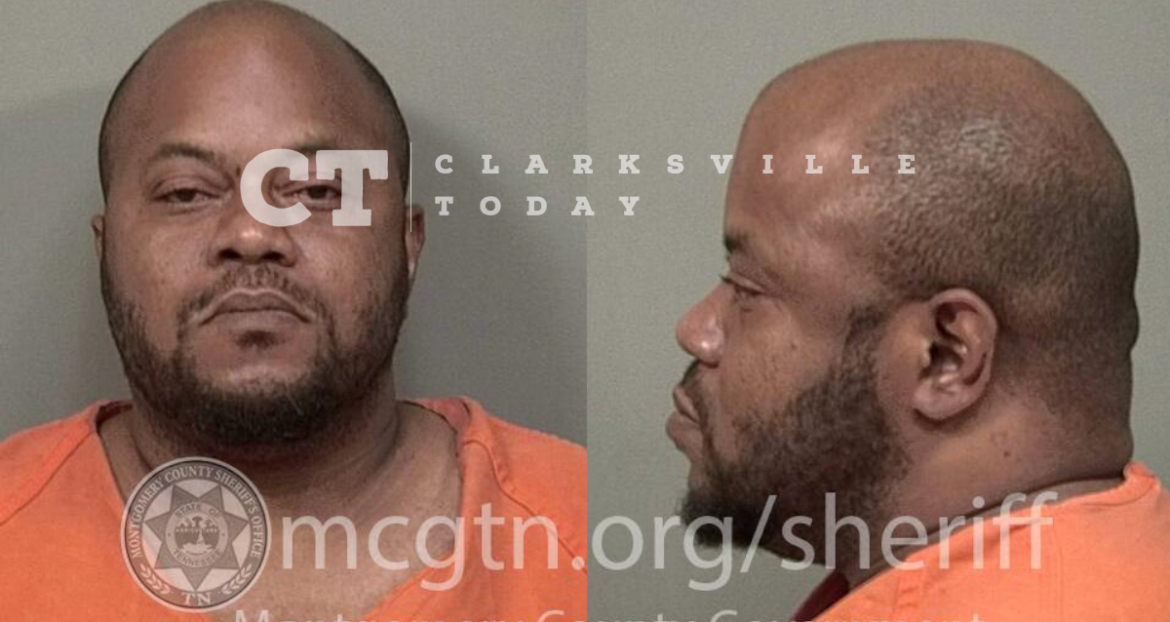 Dlanod Thomas assaults wife, pulls her hair